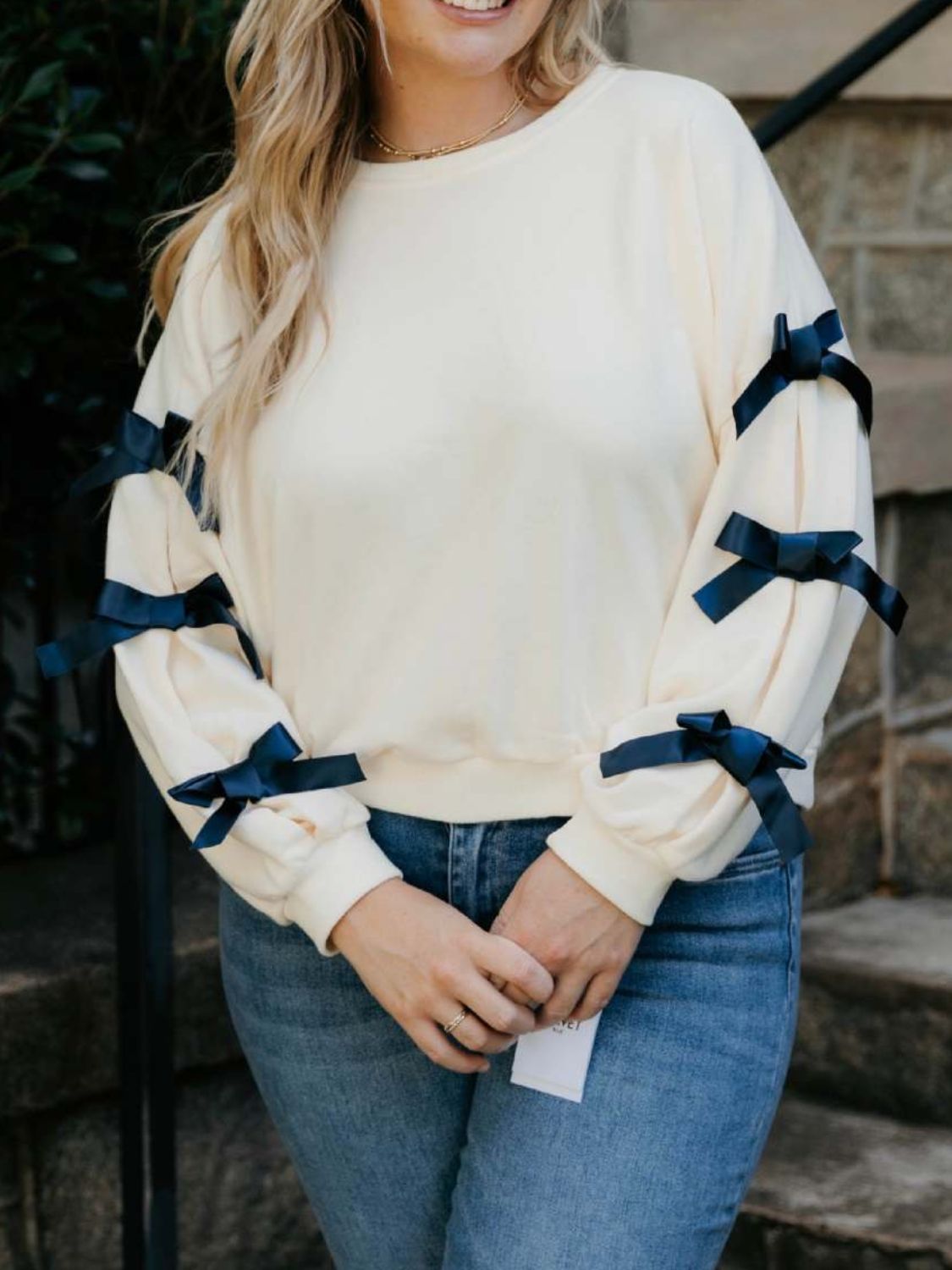 Bow Round Neck Long Sleeve Sweatshirt