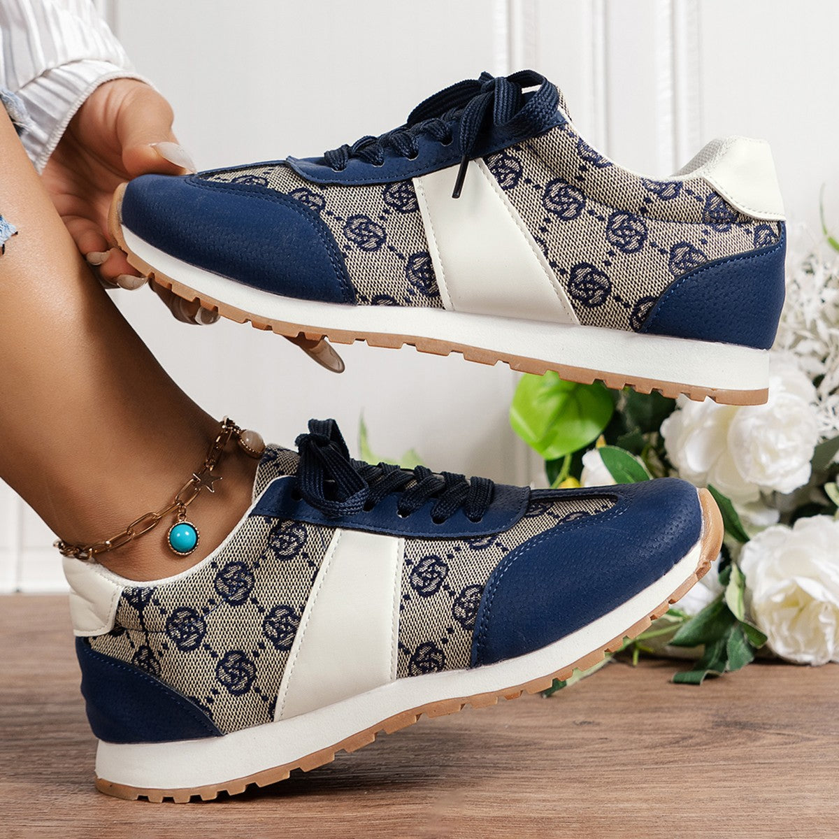 Floral Round Toe Flat Sneakers