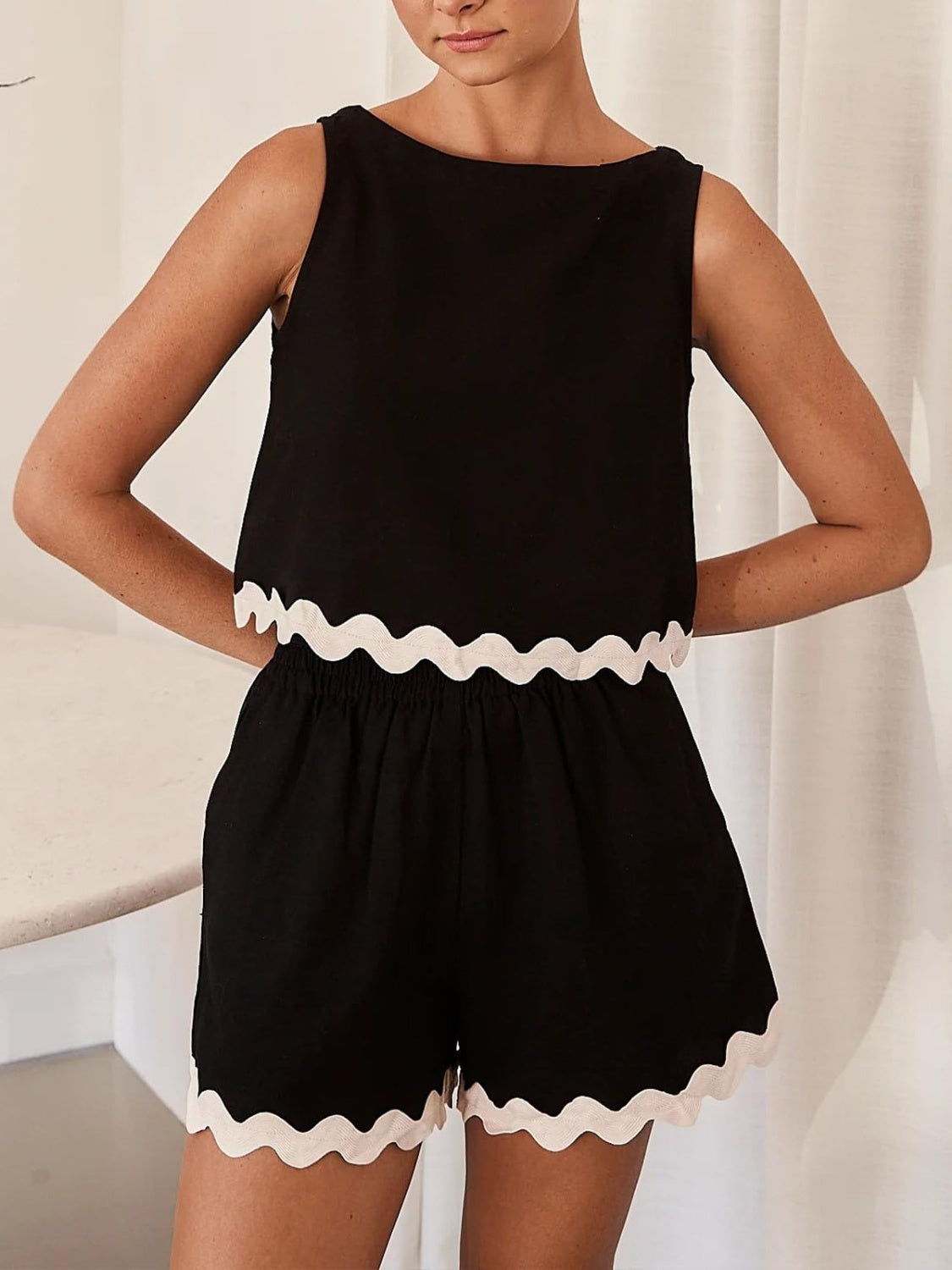 Contrast Trim Sleeveless Top and Shorts Set